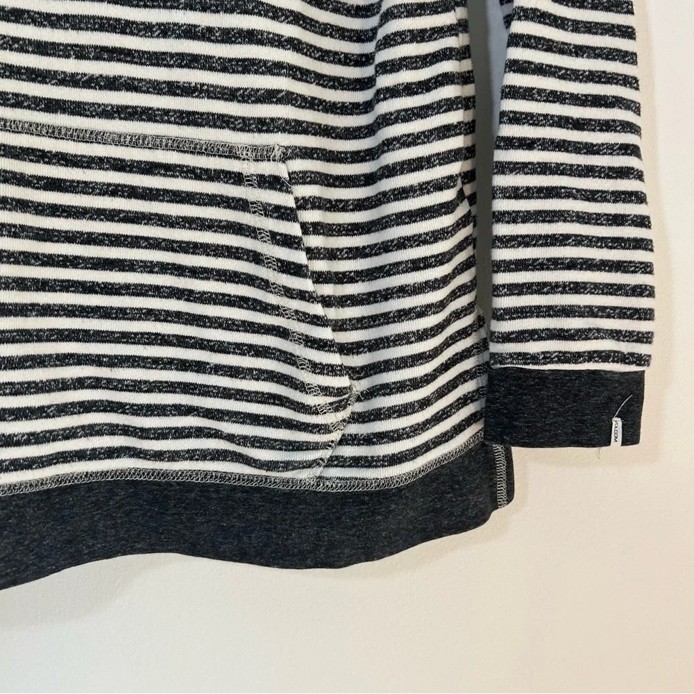 Volcom Hoodie Womens White Black Striped Pullover Long Sleeve with Pocket Size S - Picture 4 of 9